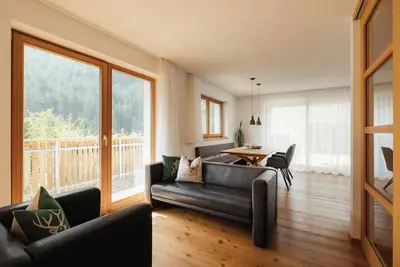 Image de Appartement \"Zirm\" avec vue sur les montagnes, terrasse privée et Wi-Fi