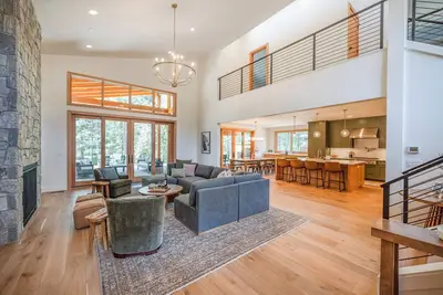 Image de Luxury, Private Suncadia New Build, 4 King Suites, Bunk Room, Hot tub, Game Room