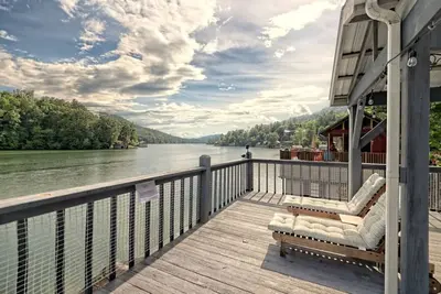 Image de Lake Burton Bungalow with Top Dock & Scenic Patio