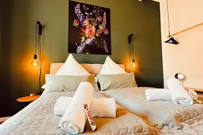 Image de Modern city apartment \"Flora\" with balcony, near city center and train station