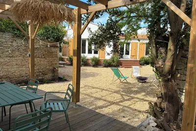 Image de Maison de charme sur les remparts, face à la mer, accès direct plage