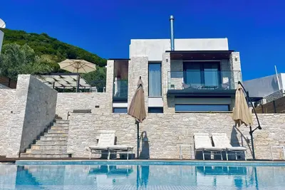 Image de Allure luxury villa with private pool surrounded by pine and olive trees
