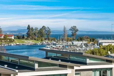 Image de Marina View Retreat with Pool in Prime Location