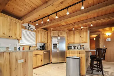 Lavender Breeze Cottage/Pet-Friendly/Deck/Walk to Beach