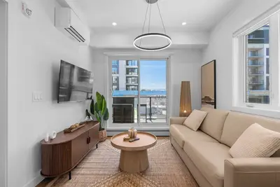 Image de Modern Mondrian Retreat | Patio, Parking, Ac