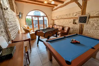 Image de Gîte confortable 11 pers près de Besançon avec billard et terrasse
