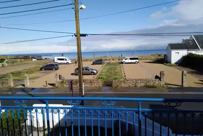 Image de Appartement au 1er étage avec terrasse - 2 chambres, 4 personnes, parking face à la mer