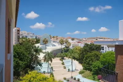 Image de Appartement rénové Estepona, proche plage, parking privé. Parfait famille/golf
