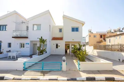 Image de A modern 2 bedroom house in the absolute heart of Protaras with fantastic views of the sea