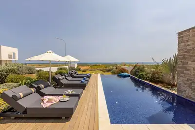 Image de 5 bedroom villa in Ayia Thekla with swimming pool