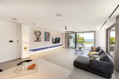 Image de Luxury Seafront VIlla