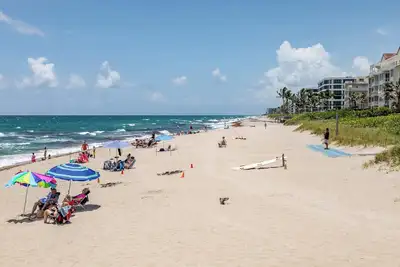 Image de ‼️3br Beach Getaway‼️ w/ Pool + Bikes & Bbq