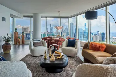 Image de Luxury High-Floor Retreats + Lake Views