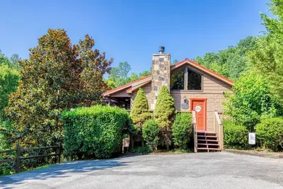 Image de Tennessee Risky – Peaceful 3br Cabin on 2 Private Acres, Hot Tub & Creek Access