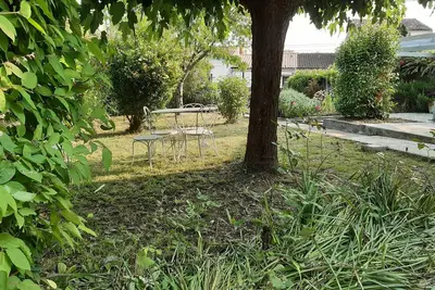 Image de Maison de ville avec jardin, proche abbaye aux dames.