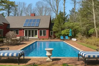 Image de Charming East Hampton Barn-Style House