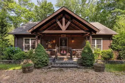 Image de Mountain Dazzzze - Hot Tub - Pets Ok - Hike - Fish - Sleeps 8