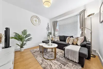 Image de Lovely 3-bed house in Dartford. WiFi, free parking, garden near Blue Water &M25