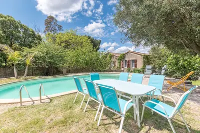 Image de Petite maison \"La Ferme Pédagogique\" avec piscine privée, Wi-Fi et climatisation