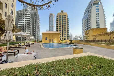 Image de Modern Jbr Apartment Sleeps 4 with Pool & Balcony