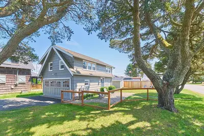 Image de Fire Pit, Bbq, Fenced Yard, Walk to Beach (Calm)
