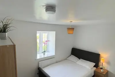 Image de Double ou Twin-Confort-Salle de bain partagée-Vue sur Rue-Confy Delight