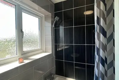 Image de Maison-Classique-Salle de bain privée séparée-Vue sur Jardin