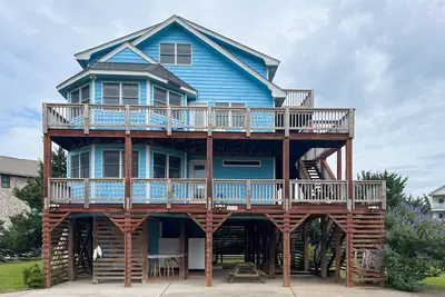 Image de Perfect Beach Getaway with Top Deck Views, Full Kitchen, Wifi and Pet-friendly