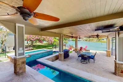 Image de Waterfront house on Lake Lbj with private pool & two hot tubs, kitchen, Wifi