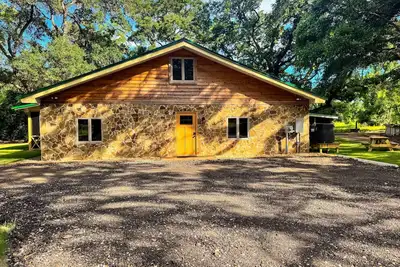 Image de Renovated getaway w/ bonus room, yard games, grill, boat parking & near Pirate’s