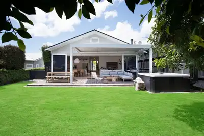 Image de State-Of-The-Art Executive Home | Aircon & Spa