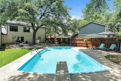 Image de New! Stylish Flower Mound Home with Private Pool