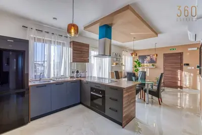 Image de Bright 2br home with private terrace, StJulian's!
