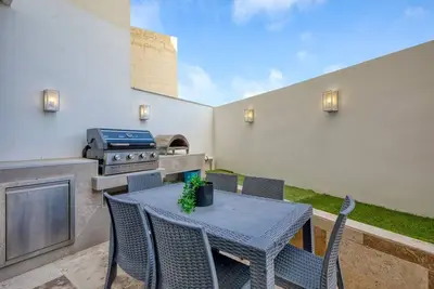 Image de 2br Gozo Escape with Private Tub & Backyard!