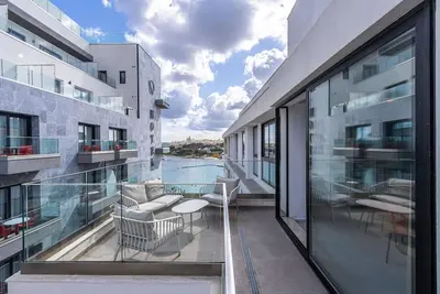 Image de Designer seaside 2br Apt with Wifi/Ac & comfy beds