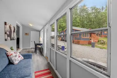 Image de Newly Renovated Cottage 3 on Main Street Alton Bay!