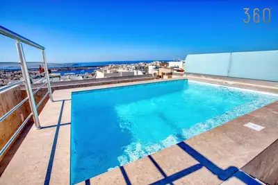 Image de Mellieha 3br home with Rooftop Pool Access w/Ac's