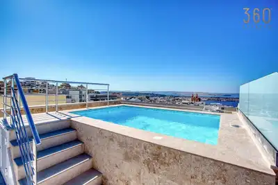 Image de Lovely 3br Maisonette w/ Roof Pool Access and Wifi