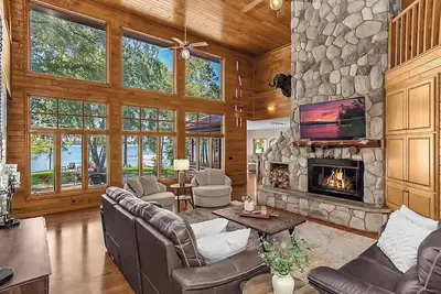 Image de Beautiful and spacious 5-bedroom house on Crosslake with 200 feet of lakeshore