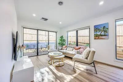 Image de StayAU Officer Newly 5brm Homley Villa House
