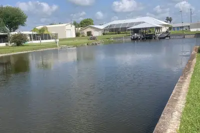 Image de @Lakeside Peach@\nRare 3/2, Golf Cart, Lake O access from waterfront home