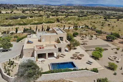 Image de Tranquil and private home set in the countryside, 10 minutes walk from the beach