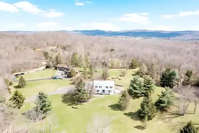 Image de Deer Pond Lodge 4br 3 Ba Pet-Friendly Hot Tub Game Rooms Legoland Mountain Creek