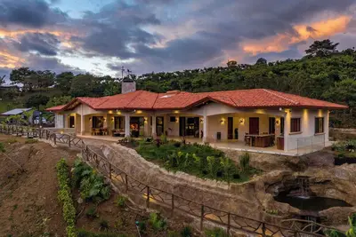 Image de Elegant Countryside Retreat in Gated Community – 3br Luxury Home in Naranjo