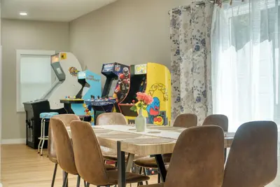 Image de Benton Beach House: Bike to Beach & St. Joseph River, Arcade Games, Cornhole