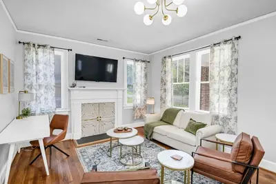 Image de Dana`s Cottage| 1 King Bed | Close to Usc Stadium