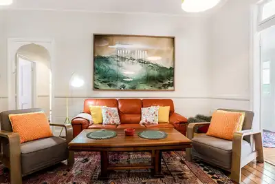 Image de The Shirl Steps away from the vibrant town centre and just a short walk from the stunning beaches of