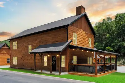Image de Timber Valley Cabin - 4br, Waterview, Private Hot Tub, Resort Style Pool
