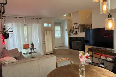 Image de Charming 3-bedroom condo with Ac and WiFi in enchanting Mission Viejo