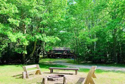 Image de Enchanted Woodsy Wonderland in Ludington near both Lake Michigan and Lake Hamlin